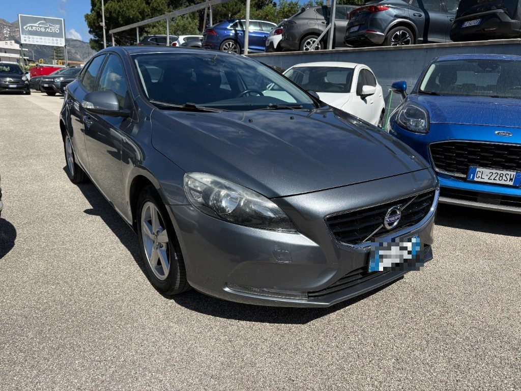 V40 D2 'eco' Momentum